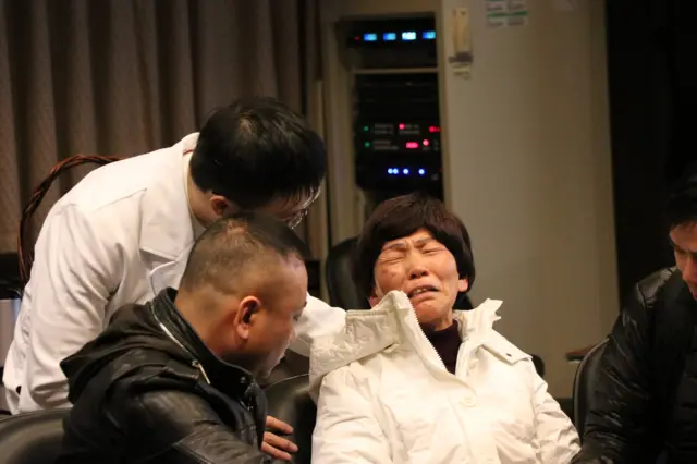 花蓮大地震造成許多陸客身亡,其中罹難陸客余妃家屬來台,母親相當難過。