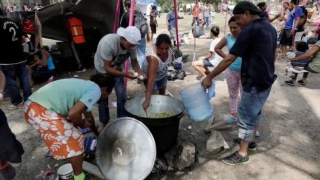 گفته شده بیشتر این پناهجویان ریشه هندوراسی دارند