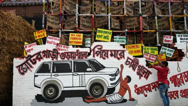উত্তর প্রদেশে গাড়ি চাপা দিয়ে কৃষক হত্যার ঘটনা নিয়ে এখন কলকাতার পূজা মণ্ডপ সাজানো হচ্ছে।