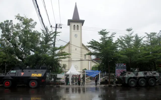 bom Makassar, gereja