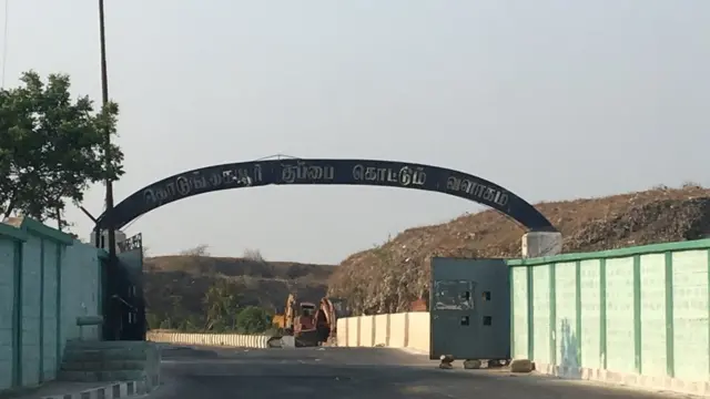 குப்பை கொட்டும் வளாகம்