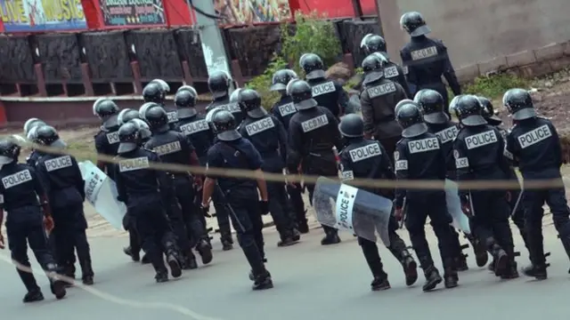 Na four soldiers and four policemen don die