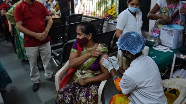 টিকা দেওয়ার মাত্রা বাড়িয়ে দেওয়া হয়েছে ভারতে