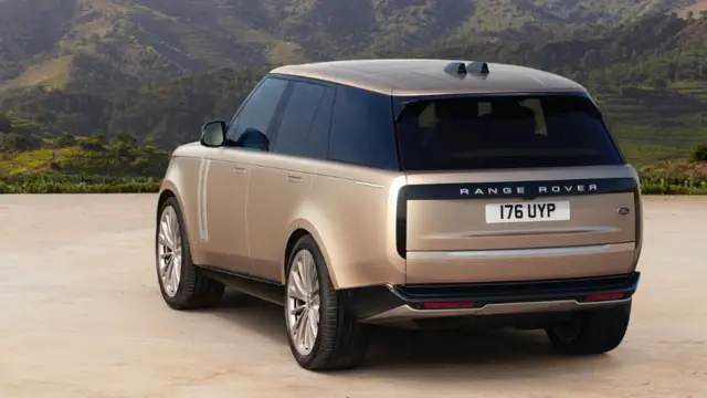 چراغ‌های عقب رنج‌روور فقط وقتی روشن باشند دیده می‌شوند