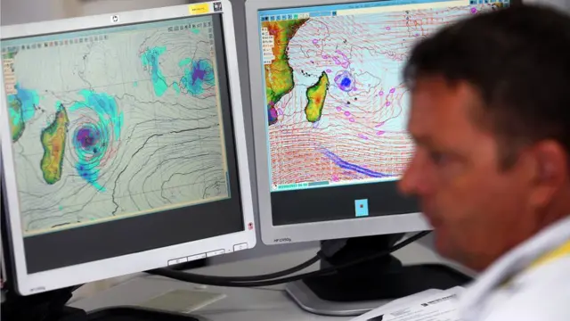 తుపాను హెచ్చరికల కేంద్రం