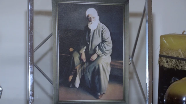 لا يضع البهائيون صورة بهاء الله في بيوتهم بل صور عبد البهاء ابنه