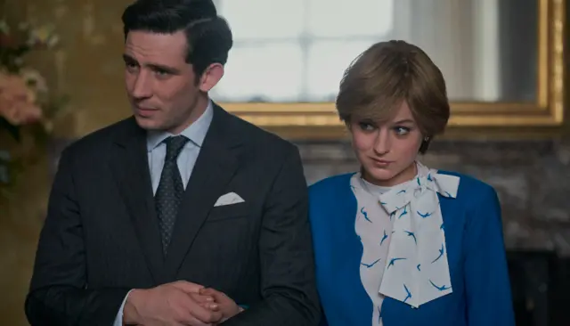 Коррин прославилась, сыграв принцессу Диану в третьем сезоне сериала "Корона", на фото она с Джошем О'Коннором в роли принца Чарльза