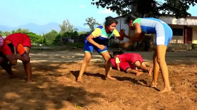 బాలికలు రెజ్లింగ్