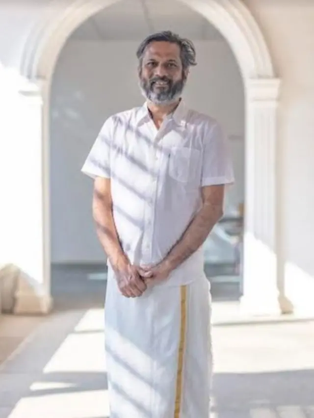 Sridhar Vembu usando p tradicional dhoti