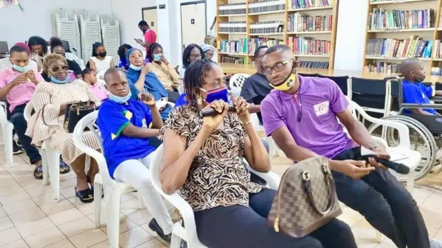 Phyically Challenged: Kìí ṣe iṣẹ́ bárà nìkan ni àwọn àkàndá lè ṣe jẹun, àìsí ìrànlọ́wọ́ ní kò jẹ́ kí ọ̀pọ̀ ṣe fújà