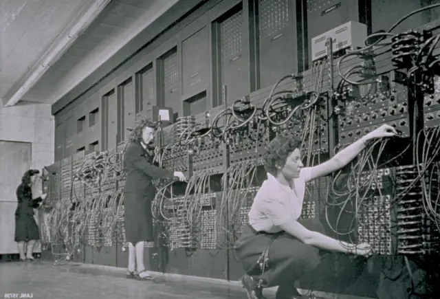 3 mujeres operando ENIAC