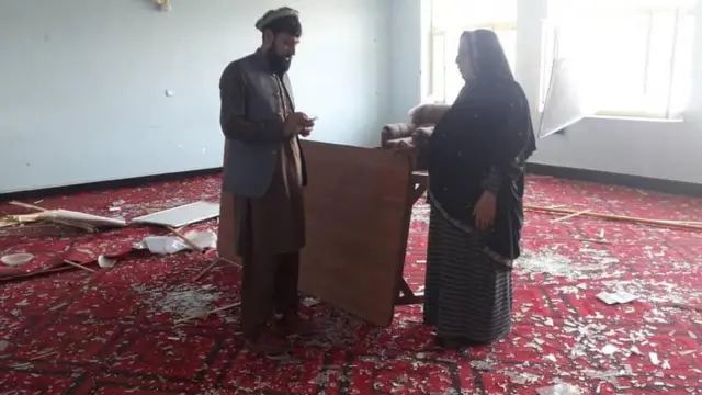 بابو ۴۵ ساله چند سال پیش همسرش را در جنگ از دست داد بار دوم فرزندش را در ننگرهار و این بار فرزند آخرش در لوگر کشته شد