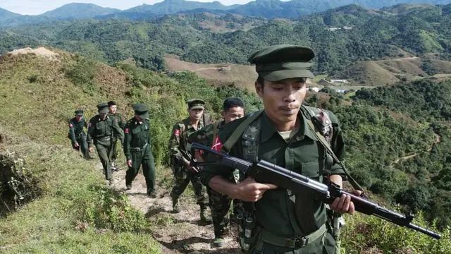 KIA insurgents in Kachin State, 2010 file pic