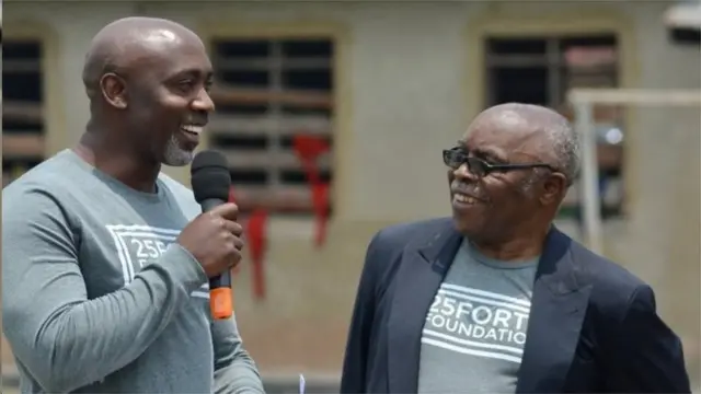 امریکہ میں اپنی نسل سے باہر بچوں کو گود لینا