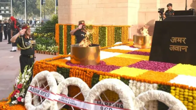 અમર જવાનજ્યોતિ 1971ના ઇન્ડો-પાક યુદ્ધમાં શહીદ થયેલા જવાનોની યાદમાં પ્રગટાવાઈ હતી