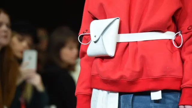 伦敦时装周是新人设计师的天堂，从出道至今一直参加时装周的华人设计师黄薇（Jamie Wei Huang）2018新品走秀已经从青涩走向成熟。