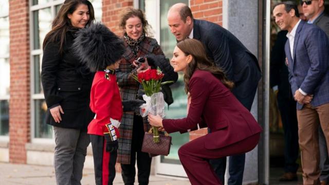 William e Kate ganharam floressite bom para apostarHenry Dynov-Teixeira,site bom para apostar8 anos, vestidosite bom para apostarguarda durantesite bom para apostarviagem aos EUA