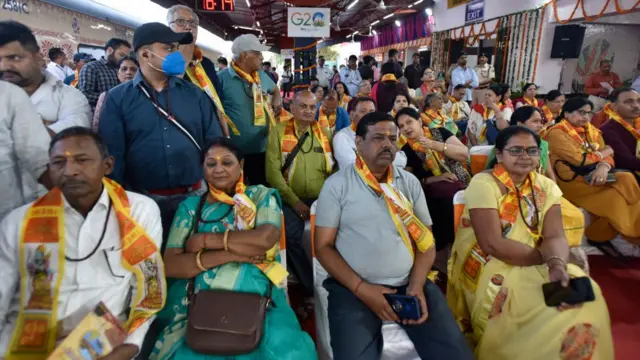 रेल यात्री