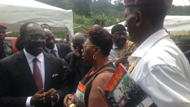 Le ministre de la culture et son homologue des affaires sociales ont déposé une gerbe de fleurs sur le lieu