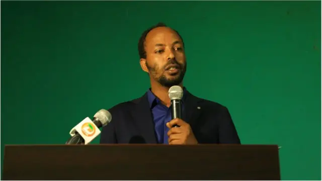 ፍሬው ግርማ (ዶ/ር) ንግግር ሲያደርጉ