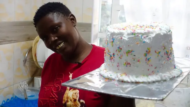 Rahaab Niyaawiiraa keekii ofii hojjette waliin