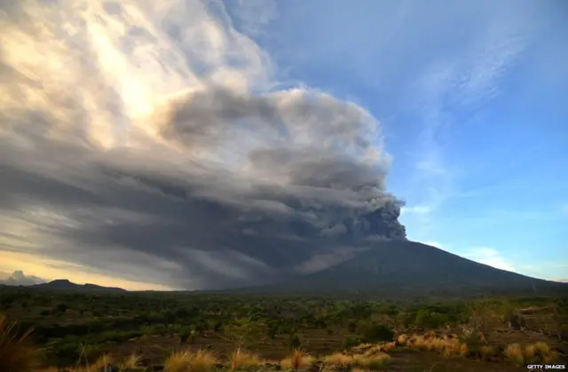 માઉન્ટ આંગુગ જ્વાળામુખીની તસવીર
