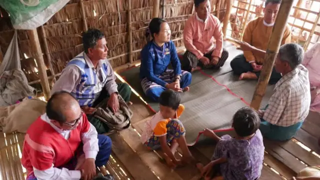 ကျန်ရစ်တဲ့ကလေးတွေအတွက် ရပ်မိရပ်ဖတွေနဲ့ လွှတ်တော် အမတ်တွေကူညီနေ