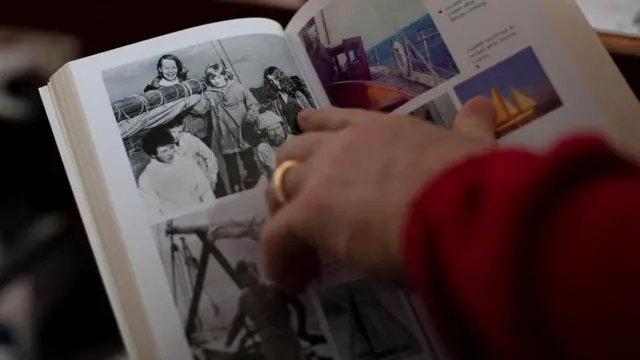 Семь человек с "Люсетт" были вынуждены разместиться в шлюпке, рассчитанной на шестерых