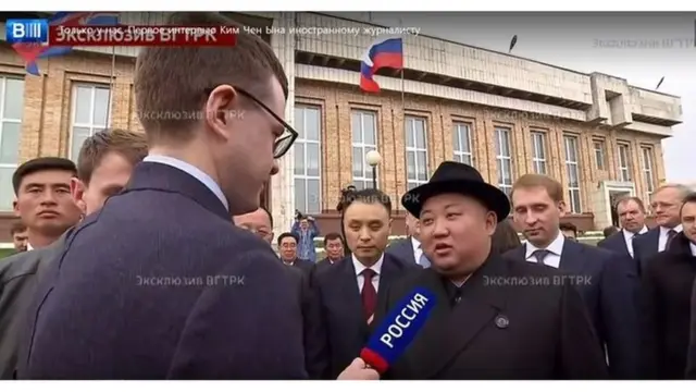 (캡션) 하산역에서 러시아 국영TV '러시아-1'과 인터뷰를 갖는 김 위원장