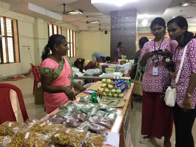 சென்னைவாசிகளுக்கு சந்தை அனுபவம் தரும் பெண் விவசாயிகள்