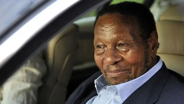 Richard Maponya akiwa katikahospitali ya Milpark Hospital mjini Johannesburg, South Afrika tarehe 27 Januari 2011.