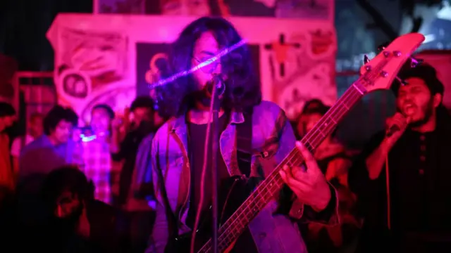 ঢাকা বিশ্ববিদ্যালয় ক্যাম্পাসে প্রায়শই সাংস্কৃতিক অনুষ্ঠানের আয়োজন করা হয়।