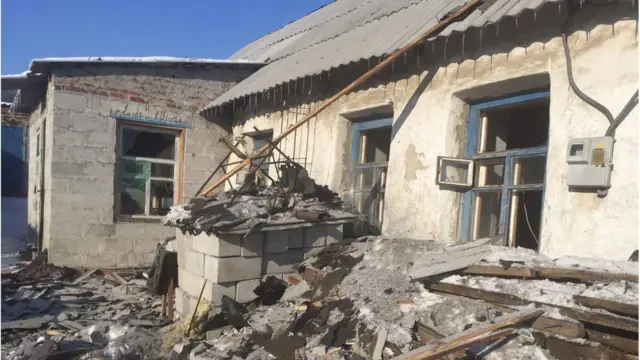 В руїнах будинків після обстрілу знайшли тіло жінки