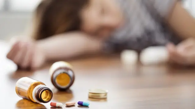 நீங்கள் சாதிக்க பிறந்தவர்; தற்கொலை செய்துகொள்ள அல்ல...