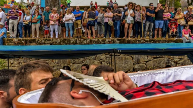 احتفال بالإنتصار على الموت في إسبانيا