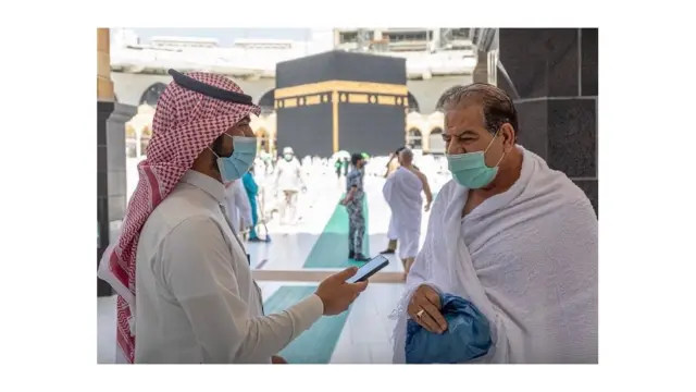 Muslimiinta ayaa ku faraxan in sii buuxda ah Masjidka barakaysan uu u shaqeeyo