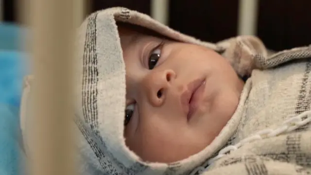 محمود الابن الصغير للزوجين العربيين