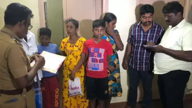 ਪਹੁੰਚੇ ਤਾਂ ਤਮਿਲਨਾਡੂ ਮਰੀਨ ਪੁਲਿਸ ਦੇ ਅਧਿਕਾਰੀਆਂ ਨੇ ਇਨ੍ਹਾਂ ਨੂੰ ਹਿਰਾਸਤ ਵਿੱਚ ਲੈ ਲਿਆ