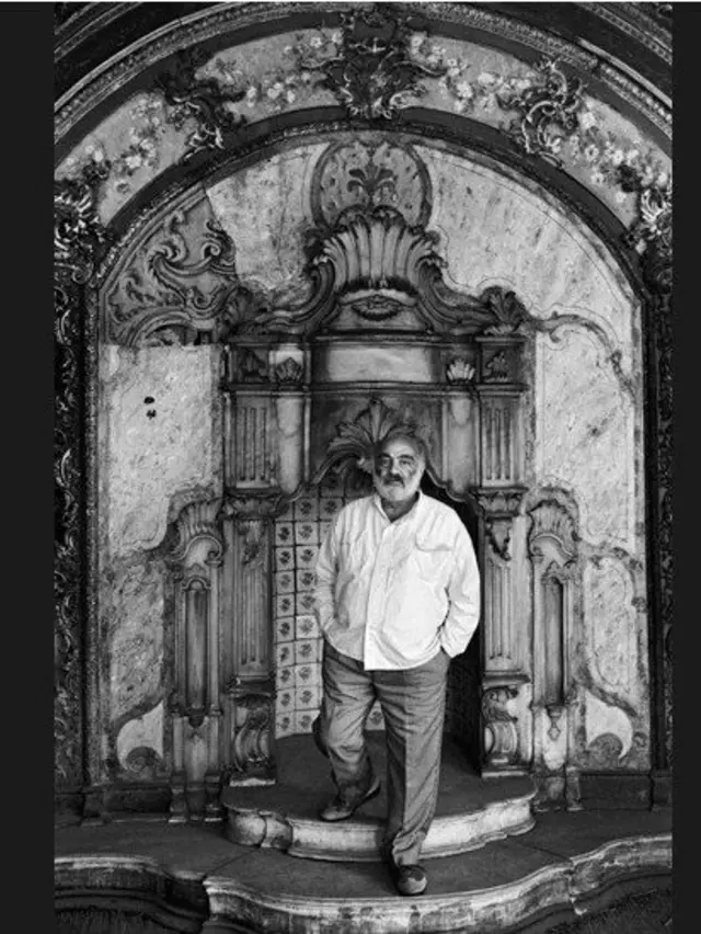 Ünlü Ermeni film yönetmeni Sergei Parajanov dünya çapında takdir gören bir isimdi ama Sovyetler Birliği'nde zulme uğramıştı. Parajanov, Güler'le İstanbul'da buluşmuştu.