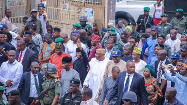 Osinbajo atawọn ero n rin lọ ni oju popo