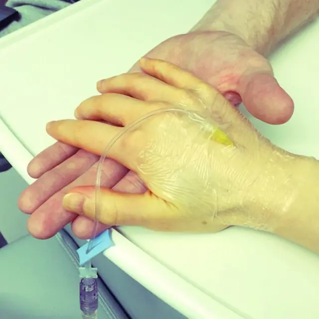 Manos de Johann y Scott