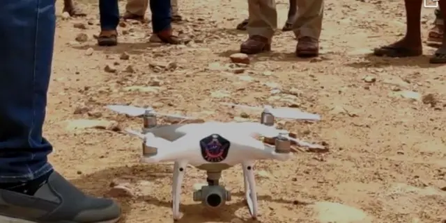 చిన్నారి సంజూ ను వెతికేందుకు పోలీసులు డ్రోన్లను వాడుతున్నారు.