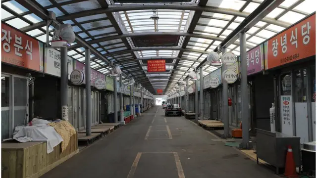 텅 빈 청도재래시장 모습