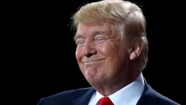 دونالد ترامپ در حساب توییتری‌اش نوشته "من عکسی داشتم و منتشرش کردم. حق هم داشتم منتشر کنم. حالا این را که عکس از کجاست خودتان باید بفهمید!"