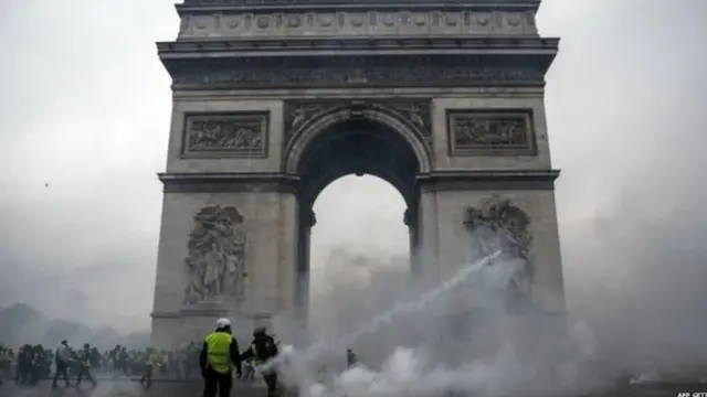 ਪੈਟਰੋਲ-ਡੀਜ਼ਲ ਦੀਆਂ ਵਧਦੀਆਂ ਕੀਮਤਾਂ ਕਾਰਨ ਪੈਰਿਸ ਵਿੱਚ ਪ੍ਰਦਰਸ਼ਨ