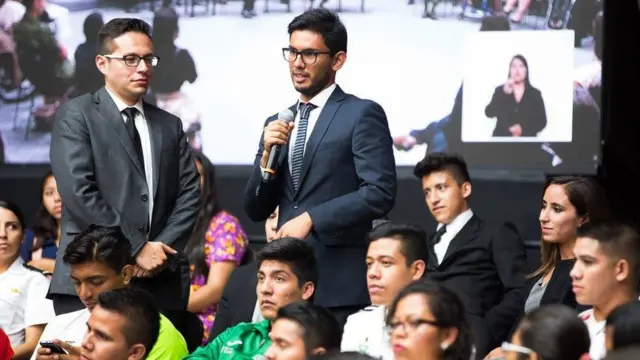 José Ramón Guardiola pregunta al presidente Peña Nieto