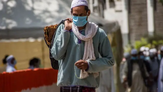 கொரோனா வைரஸ்: டெல்லி நிசாமுதீன் மசூதியில் இருந்த தமிழர்கள் கூறுவது என்ன?