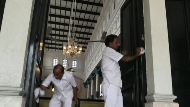 60 sano ka badan ayey muslimiinta qaarkood macbadka xanaaneyn jireen