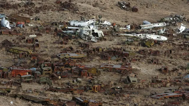 کابل ته څېرمه په یوه لوی پوځي روزنځي کې د روسانو د جګړې پاتې شوي او له کاره لوېدلې پوځي توکي