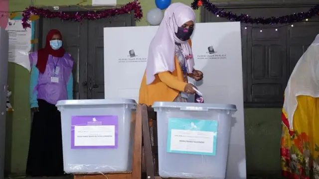 ድምጽ የምትሰጥ ሴት